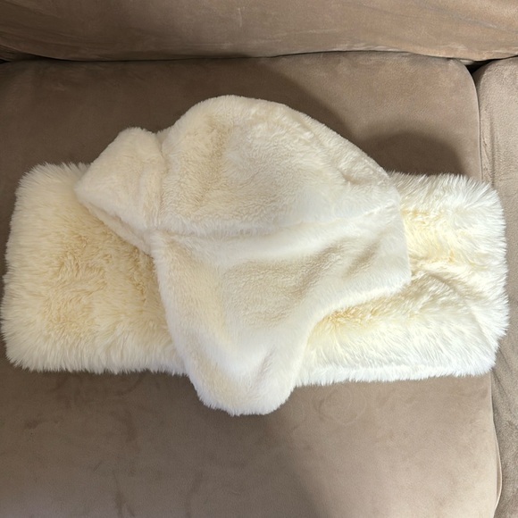 Adrienne Vittadini Accessories - Bundle Faux Fur scarf 🧣& Trapper Hat -Ivory